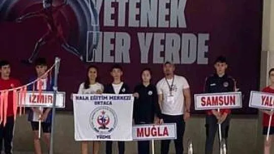 Özel sporcular, kulaçlarıyla Muğla'ya şampiyonluk getirdi