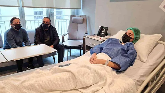 Özge'nin koluna suni kemik yerleştirildi