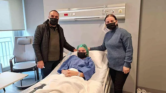 Özge'nin koluna suni kemik yerleştirildi