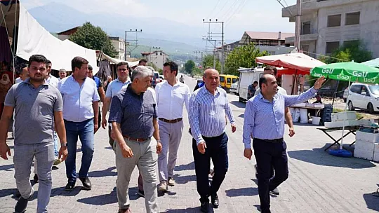 'Biz İcraat Yapıyoruz, Muhalefet Havanda Su Dövüyor'