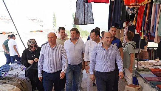 'Biz İcraat Yapıyoruz, Muhalefet Havanda Su Dövüyor'