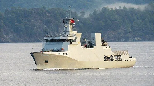 Pakistan Donanmasının 'Tabuk' korveti Aksaz'ı ziyaret etti