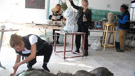 Pandemi sürecini Bodrum'da geçiren ünlü isimler sanata merak sardı