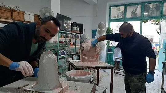 Pandemi sürecini Bodrum'da geçiren ünlü isimler sanata merak sardı