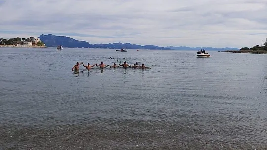 Pandemide hayatını kaybeden sağlık çalışanları için kulaç attılar