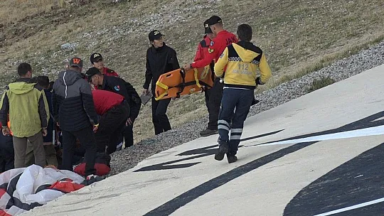 Festivalde iki paraşüt pilotu yaralandı