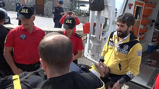 Festivalde iki paraşüt pilotu yaralandı