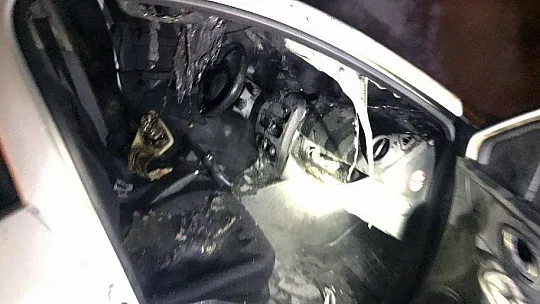 Park halindeki araç alev aldı