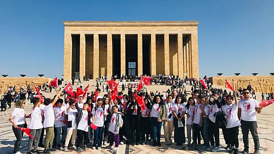 Fethiye ve Seydikemerli öğrenciler Ata'nın huzuruna çıktı