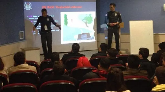 Polis ekipleri üniversite öğrencilerine güvenli motosiklet sürüş eğitimi verdi