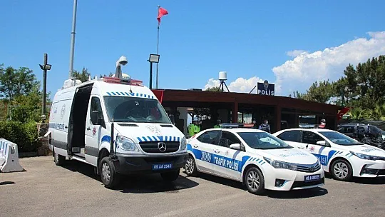 Polis helikopterini görünce emniyet kemerini taktı