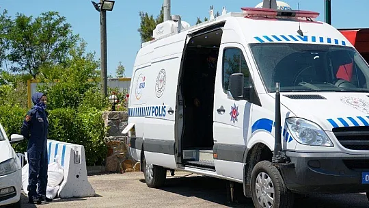 Polis helikopterini görünce emniyet kemerini taktı