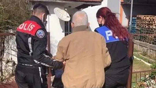 Polisler yaşlı çifti aşıya götürdü, gönülleri fethetti