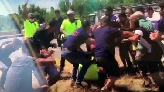 Polislere linç girişimine 2 tutuklama