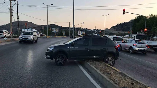 Polisten kaçarken kaza yaptılar