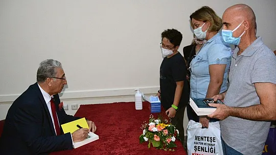 Prof. Dr. Aydın ve Yazar Ezmeci Okurlarıyla Buluştu
