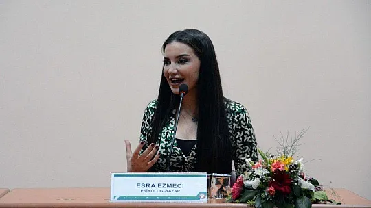 Prof. Dr. Aydın ve Yazar Ezmeci Okurlarıyla Buluştu