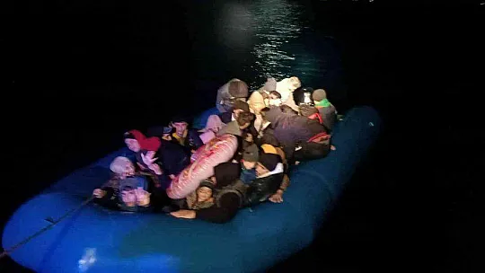 RADARLA TESPİT EDİLDİLER, 45 DÜZENSİZ GÖÇMEN YAKALANDI