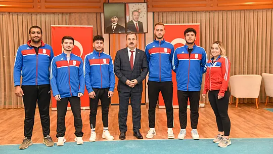 Rektör Çiçek, başarılı sporcularla iftar yemeğinde buluştu
