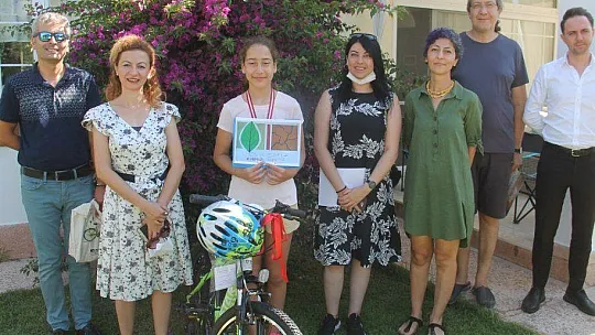 HEDİYELERİ EVLERİNDE TAKDİM EDİLDİ