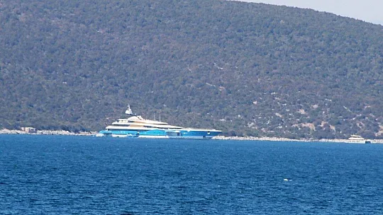 Rus milyarderin mavi sarayı Bodrum'a demir attı