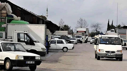 Rusya'nın Ukrayna operasyonu Antalya halinde fiyatları yüzde 50'ye yakın düşürdü