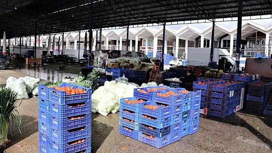 Rusya'nın Ukrayna operasyonu Antalya halinde fiyatları yüzde 50'ye yakın düşürdü