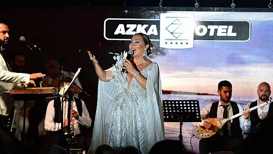 Safiye-Faik ikilisi Bodrum'da tatilcileri coşturdu