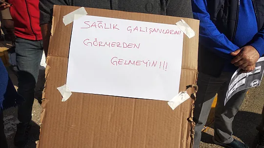 Sağlıkçılardan maaş tepkisi