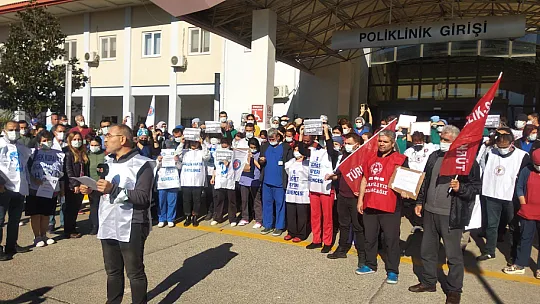 Sağlıkçılardan maaş tepkisi