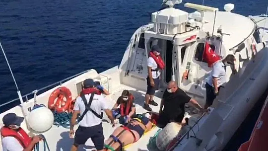Sağlık ekipleri denizde tur teknesinde düşen İngiliz turiste 10 dakikada ulaştı