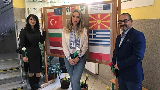Şahidi Ortaokulu Polonya'da Türkiye'yi temsil etti