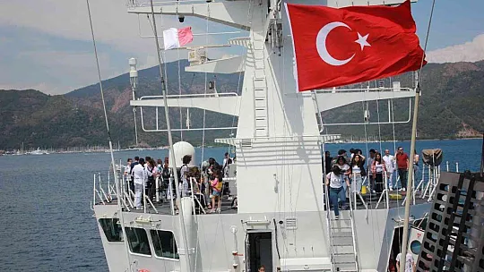 Sahil Güvenlik gemisi 19 Mayıs'ta gençleri ağırladı