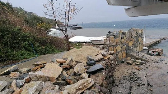 Sahile örülen 'utanç duvarı' çevrecileri ayağa kaldırdı