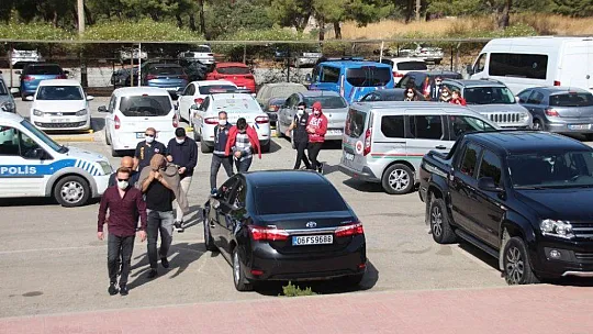 Sahte arkadaşlık sitesi üzerinden milyonlar kazandılar