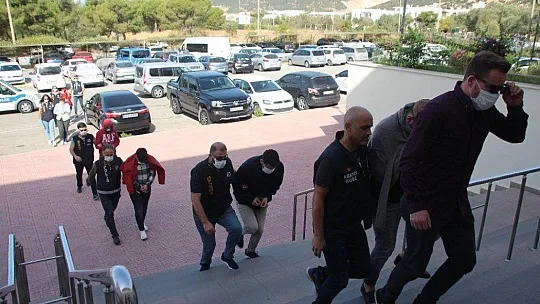 Sahte arkadaşlık sitesi üzerinden milyonlar kazandılar