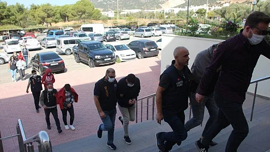 Sahte arkadaşlık sitesi üzerinden milyonlar kazandılar