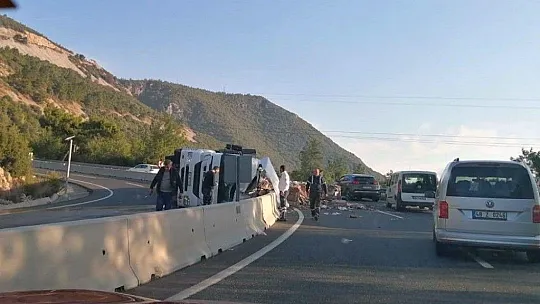 Sakar rampasında TIR devrildi