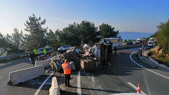 Sakar rampasında TIR devrildi
