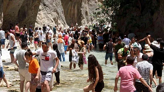 Saklıkent bayramda ziyaretçi akınına uğradı