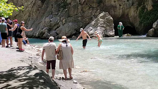 Saklıkent Kanyonu binlerce misafiri ağırlıyor