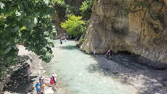 Saklıkent Kanyonu binlerce misafiri ağırlıyor