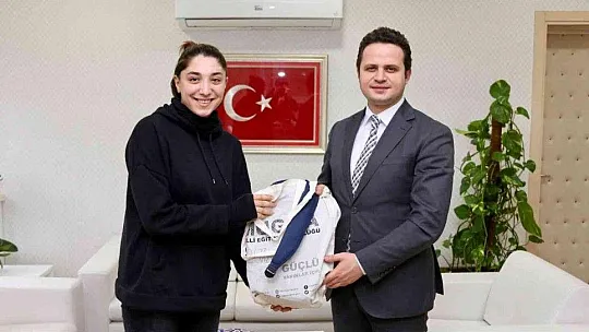 Şampiyonlardan Milli Eğitim Müdürüne ziyaret