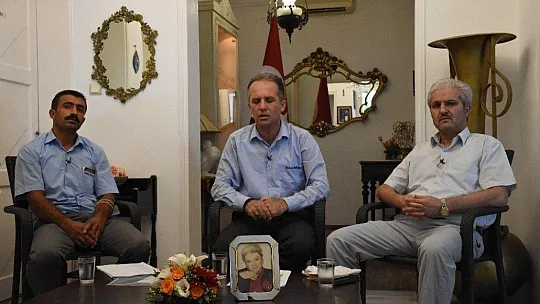 Sanat Güneşi Zeki Müren için evinde mevlit okutuldu