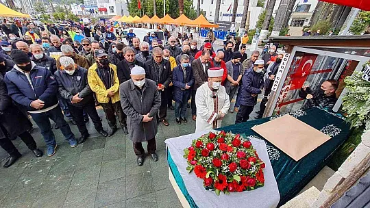 Sanatçı dostları Akrep Nalan'ı yalnız bıraktı