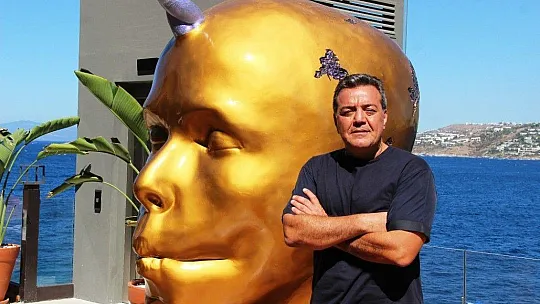 Sanatsever iş adamı otelini sanat eserleriyle süsledi, turistler hayran kaldı