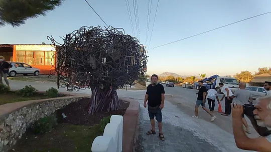 Sanayi esnafı gelmeyince, heykel açılışı yapılamadı