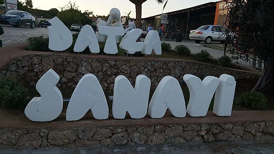 Sanayi esnafı gelmeyince, heykel açılışı yapılamadı