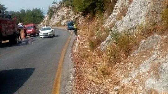 Şarampole yuvarlanan araçtan itfaiye tarafından çıkarıldı