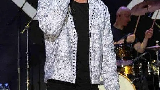 Sarı Yaz konseri Emre Kaya ile devam ediyor